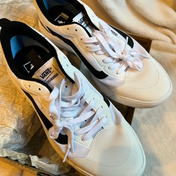 🖤SOLD🖤 Vans UltraRange EXO Sneaker WHITE, Size 9.5 Women's / 8 Men'sM - Picture 4 of 12